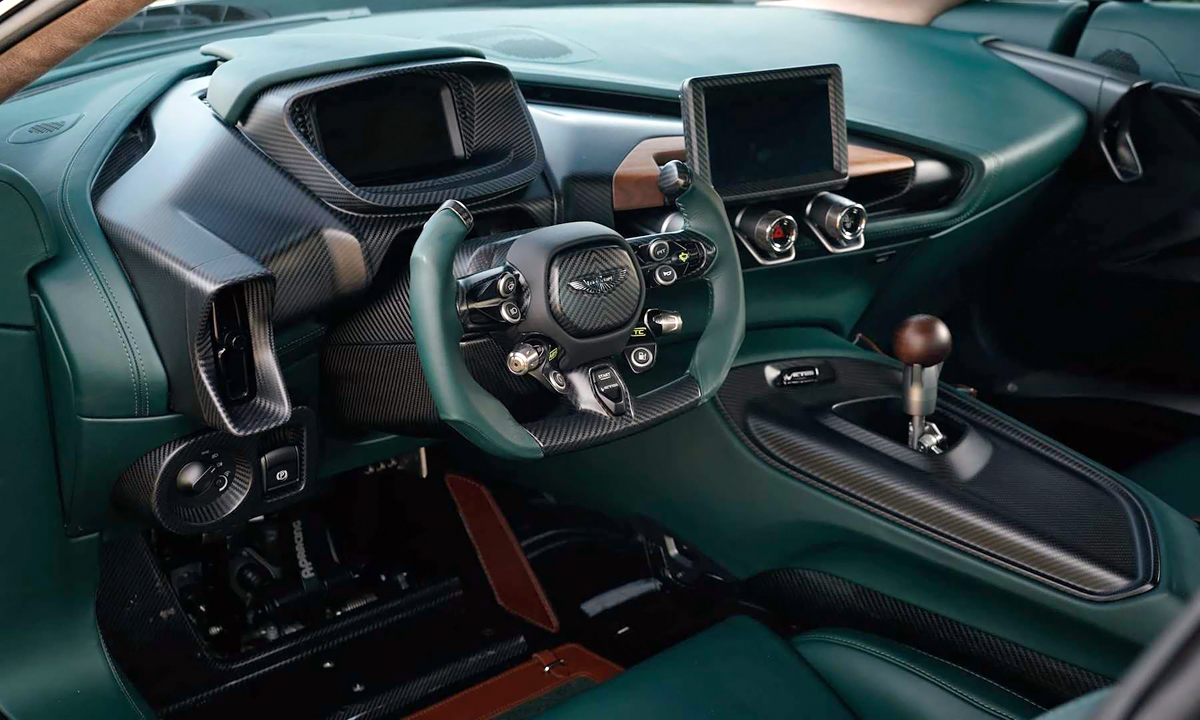 CARmagSA's tweet photo. New Aston Martin Victor: 623 kW V12, manual gearbox and RWD... https://t.co/nrHuiMgKbW https://t.co/qcPv7GFwWZ