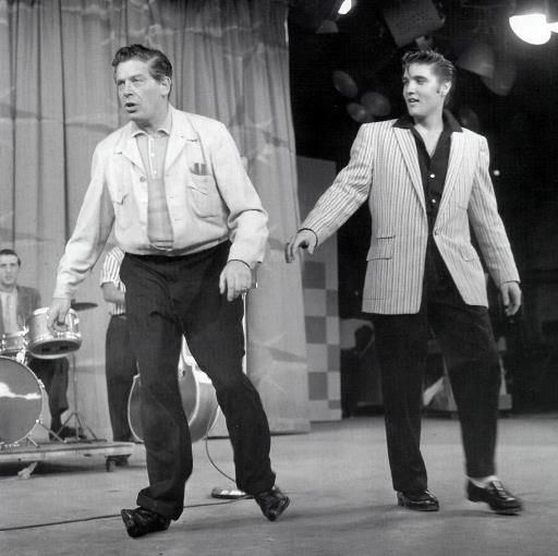 PatriziaTenda's tweet photo. #colazione funny: Non viaggio mai in aereo. Il viaggio verso l'aeroporto mi fa venire il mal d'auto.
Milton Berle
#scritturebrevi https://t.co/akozqlUIBv