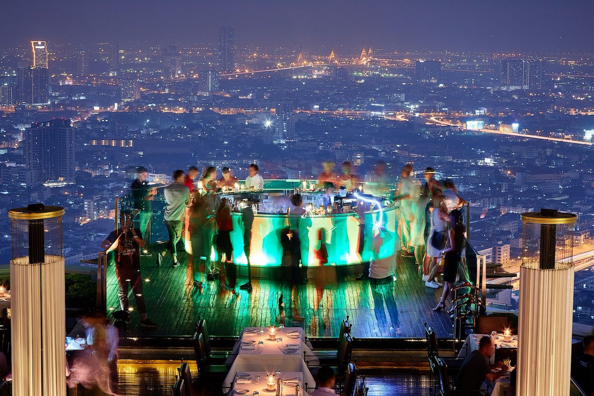Visit this sky bar when you visit #Bangkok 😊 
.
.
.
👉 samslodge.com 
.
.
.
#samslodge #skybar  #lebua #bestlodge
