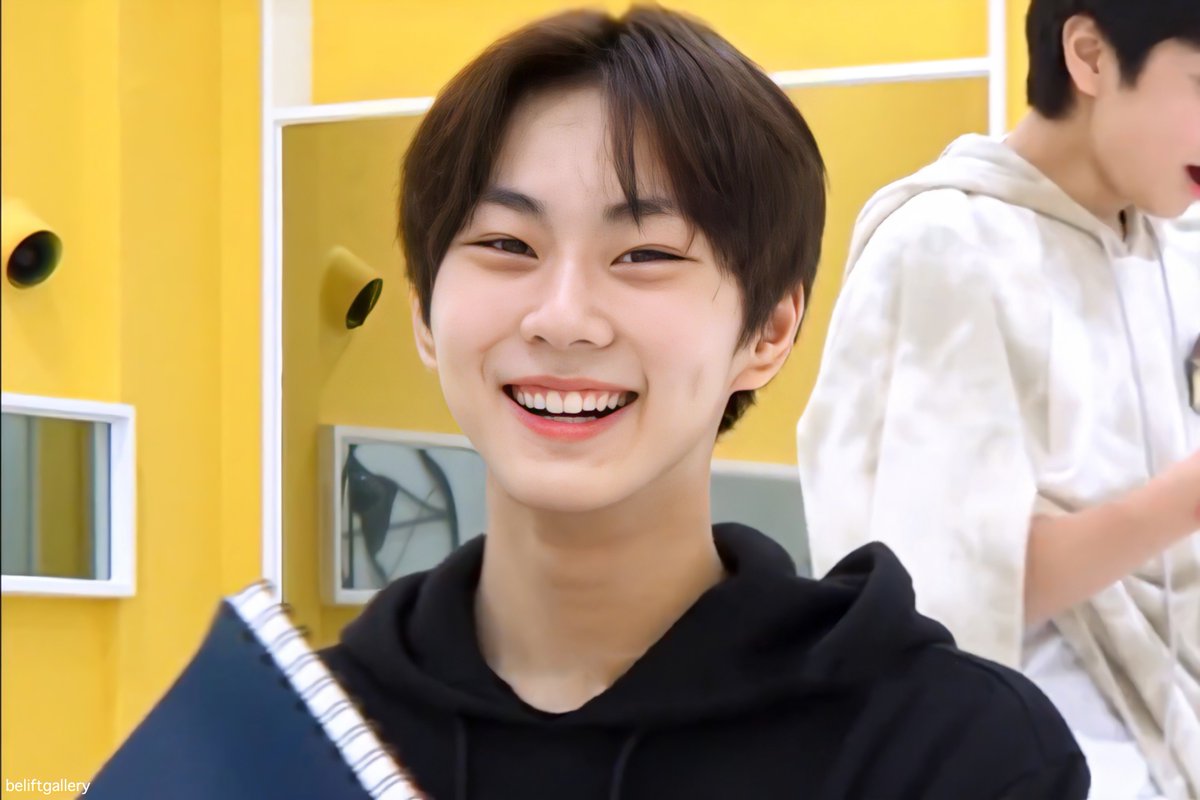 beliftgallery's tweet photo. cute 💛 https://t.co/vP4XphgzOG