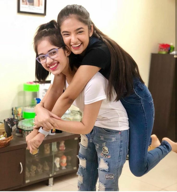 Muskank30286787's tweet photo. यूं तो कोई सबूत नही है,
कौन किसका क्या है,

ये दोस्ती के रिश्ते तो बस 
यकीन से चलते है...💕🌷

Good morning😍

#शायरांश https://t.co/vgPwxKGLzA