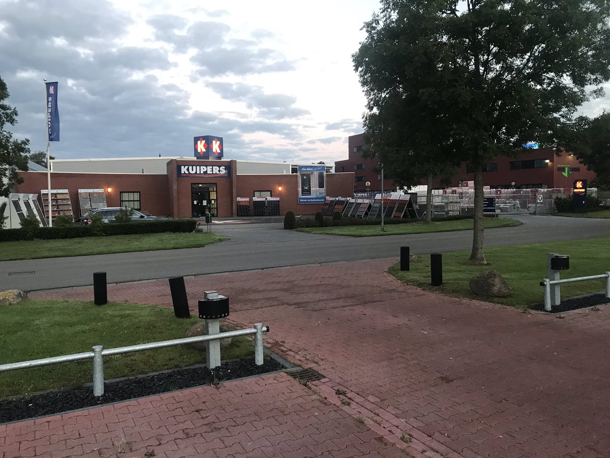 Han Uitzetter tweet media