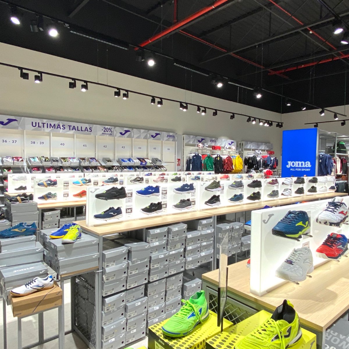 ledshome's tweet photo. Tienda JOMA C.C. Nassica MADRID.
Otro gran Proyecto ejecutado en 2020, realizado con proyectores de carril donde destaca él Modelo TOKIO 100W por su diseño, rendimiento y confort visual.
#proyectortokio #proyectormodena
#confortvisual #iluminacióntecnica
https://t.co/6kkom345fw https://t.co/947SDrTXAt