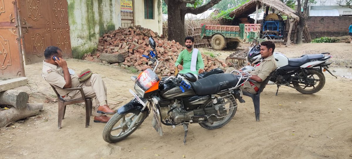 तानाशाही
श्रावस्ती पुलिस हिरासत मे हुई वाजिद अली की मौत की जांच करने जाने वाले अल्पसंख्यक कांग्रेस प्रतिनिधिमंडल के आफताब अहमद, दिलशाद पठान ,नसीम चौधरी  श्रावस्ती आदि को पुलिस ने उन्हीं के घर में नजरबंद किया है और आफताब अहमद को पुलिस ने उठाकर पुलिस लाइन ले गई।