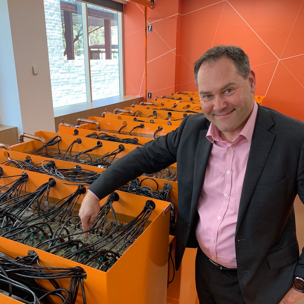 Team_DUG's tweet photo. Kristian from @FujitsuHPC checks out 'Bruce' and our #DUGCool technology. We discuss the impact of Arm A64FX on the HPC world here. https://t.co/AIJZJiSqvP #HPC #touchthegreen #supercomputer https://t.co/nL34cIkGku