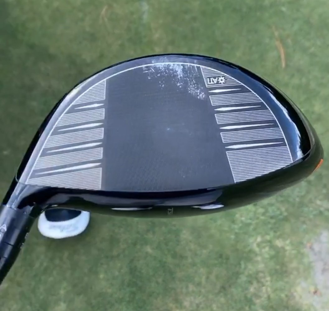 Poulter delivering the goods with in hand images of the new <a href="/TitleistEurope/">Titleist Europe</a> TSi3 driver. Certainly looks like a Titleist driver from on top but we appear to have a new adjustability system and a new face 🔍🤔