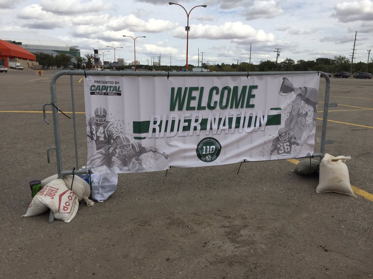 leemsue's tweet photo. @sskroughriders I celebrated Saskatchewan Roughrider Day by attending the drive-thru event today!  It was great to see all the vehicles there showing their #RiderPride !  Thanks for putting on the event. GO RIDERS! https://t.co/zlc1gugZVM