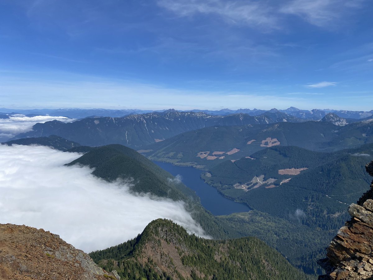 Ms_L_Holliday's tweet photo. The view from the top of the world, earlier today... unreal. Thankful to be able to explore this beautiful area in Stó:lo territory just east of where I grew up. #MountCheam https://t.co/aSDWeVYiHR