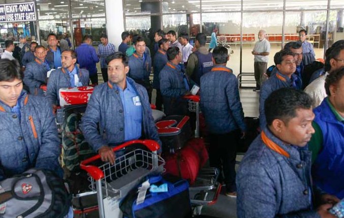 KabirAkonn's tweet photo. This would be a faulty strategy of providing skill training, thinking  of RPL immediate after returning of migrants from different middle eastern countries in Bangladesh. Rather livelihood support should get a priority strategy for their reintegration at first in their community. https://t.co/CbqCnV3DyT
