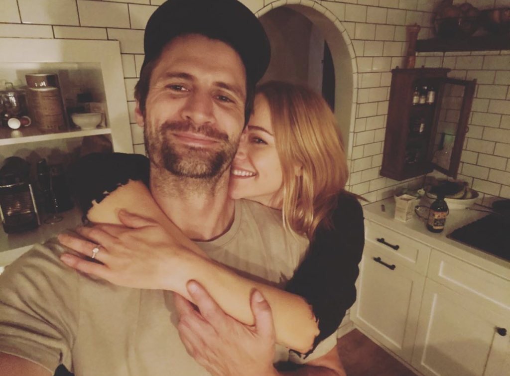 naleygif's tweet photo. congratulations to james lafferty and alexandra park on their engagement! ✨💕💍 https://t.co/gQw8BUJ9EK