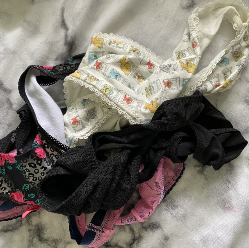 https://www.manyvids.com/StoreItem/300887/Random-Pair-of-Used-Panties/?utm_...