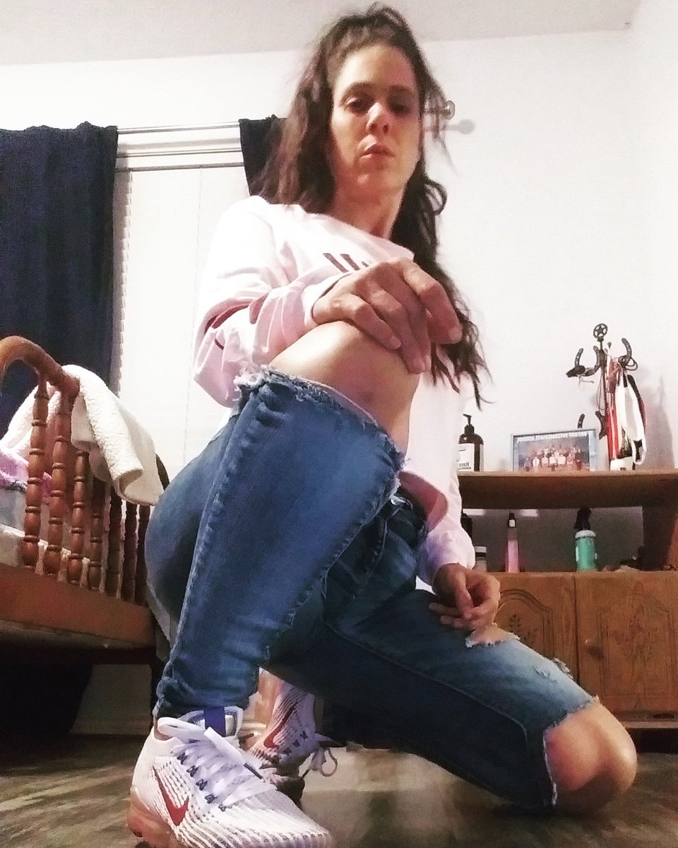 Julie38166367's tweet photo. Can't be bothered at all🤭&amp; @bandopopp might be droppin that whole album soon🙃 let's go 🤤 https://t.co/PJOvwoCvZU