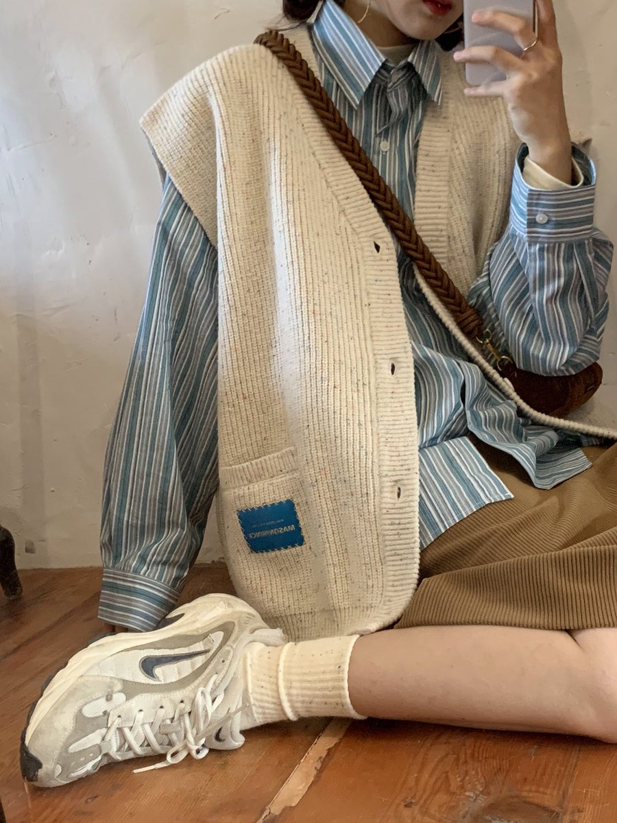 byherstore's tweet photo. น่ารักทุกตัวเลย หน้าหนาวนี้เราจะมี cardigan อีกกี่ตัวก็ได้ 🧦🌷 https://t.co/V6mWvGtWho
