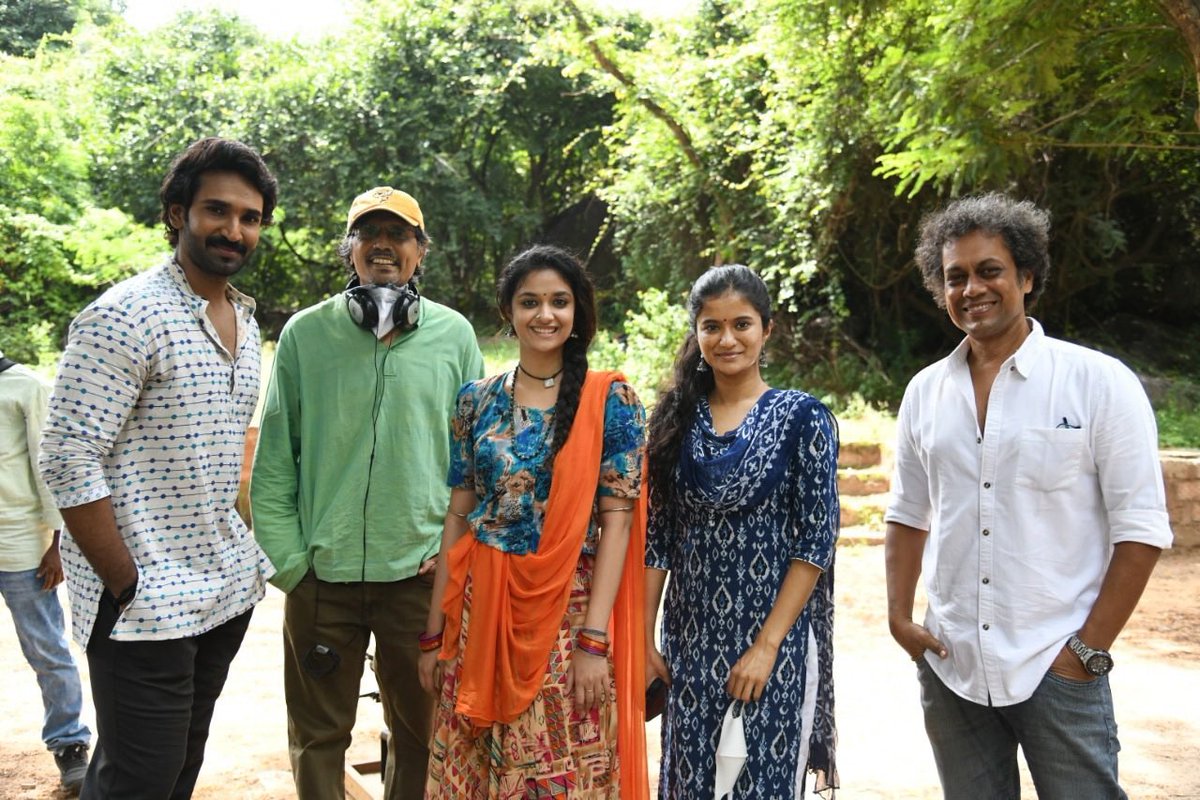 KeerthyFanzz's tweet photo. #GoodLuckSakhi Team Wrapes Up the Shooting completely In Hyderabad ❤️
@KeerthyOfficial @AadhiOfficial @shravyavarma 
#KeerthySuresh https://t.co/CLN2RW8Ul9