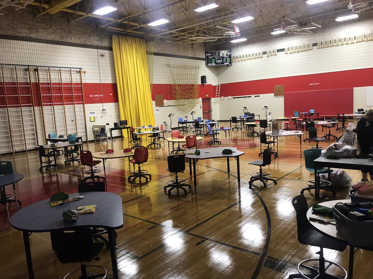 stgeorgeLRSD's tweet photo. After a great deal of careful preparation and ingenuity we are excited to welcome our students back safely. #WelcomeBackKnights🛡#BackToSchool2020
#WeAreInThisTogether
@louis_riel_sd https://t.co/Tz0HplFsLc