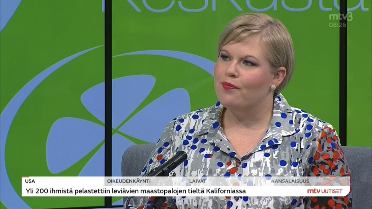 JanneVirolainen's tweet photo. @keskusta’n uudesta puheenjohtajasta @AnnikaSaarikko on näemmä moneksi. Samanaikaisesti kummallakin pääkanavalla. @yleuutiset @MTVUutiset #kaksoset #stuntti #näkyvyys #kannatuksentuplaantuminen https://t.co/3ajQyGETvd