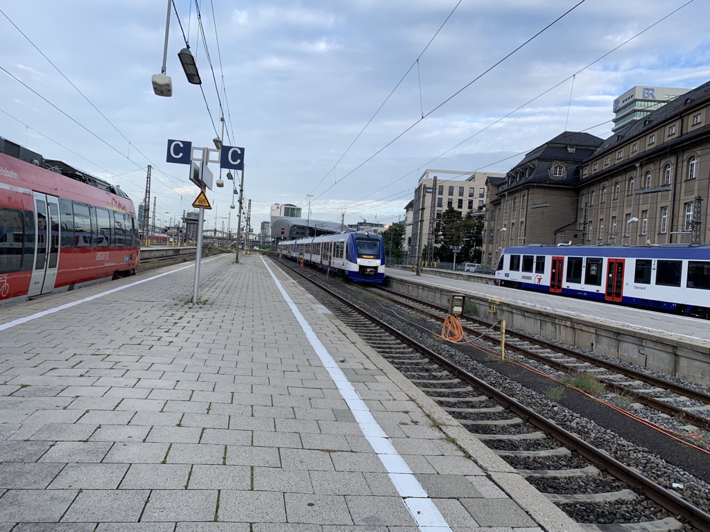 Durchrutschweg's tweet photo. Es grüßt der Starnberger Flügelbahnhof :) #aufdenzugwartetweet
Sonst eher das Reich von BRB und Werdenfels, im Störungsfall mischt die S-Bahn mit. https://t.co/Ejzmz6wqKZ