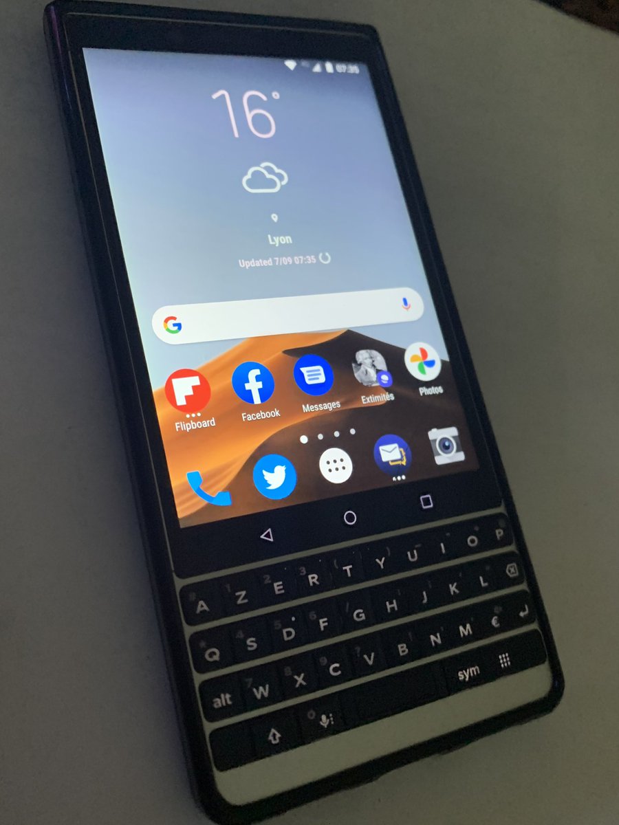 bembelly's tweet photo. «L'irreductible Gaulois du #BlackBerry» vous souhaite une bonne semaine les gens. #Mboté à tous ! #KeyTwo.. #itou! https://t.co/eZbWiGYci2