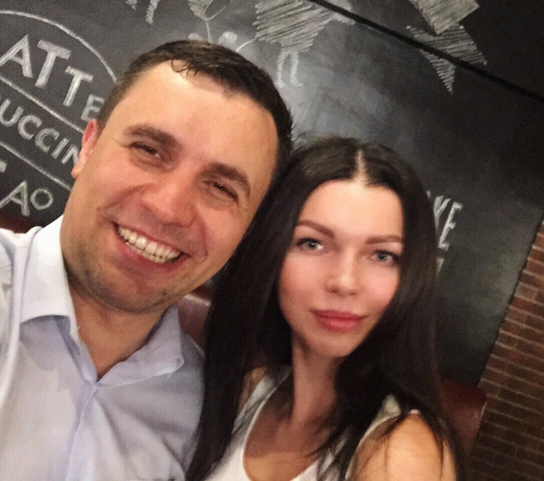 ElenOdero's tweet photo. Спасибо огромное Николаю Бондаренко за встречу в Смоленске! Была очень счастлива увидеть и пообщаться вживую) Такой же харизматичный и обаятельный, как и в записи) Спасибо, что продвигаете наше общее дело!) 
#николайбондаренко
#дневникдепутата https://t.co/DctfHPsPVW