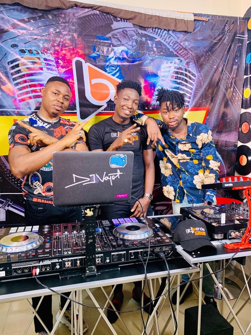 DjTreble's tweet photo. We vibe when Deejays link up 🤟 https://t.co/x8Df0TTgHA