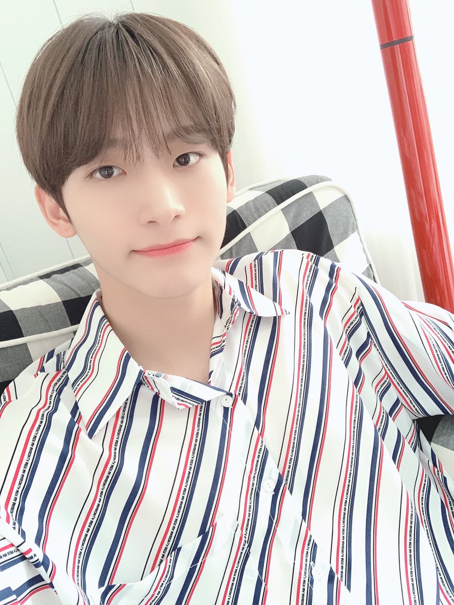 CRAVITY_twt's tweet photo. 정모와 친구들ㅎ😛
#크래비티 #정모 #세림 #우빈 #형준 #러비티 #스타로드 https://t.co/G5IBAvClOu