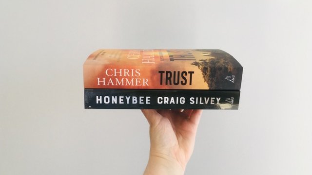 Carpe_Librum1's tweet image. A double #bookhaul from two bestselling #aussieauthors today thanks to @AllenAndUnwin :
- Trust by @hammerNow 
- Honeybee by #CraigSilvey 
📚 #bookmail #aussieauthor #AussieAuthor20 @BLBookReviews #ausbookbloggers @AusBookBloggers