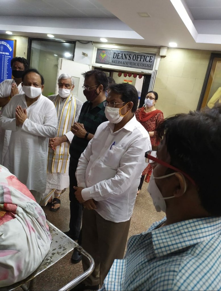 DrSaurav5's tweet photo. Such a noble gesture and important message to the society by honbl. Health minister @drharshvardhan. 
As per his mother's last wish her body was donated to Anatomy department of MAMC. 
May her soul rest in peace 🙏 #OmShanti
Lead by example 🙏 #organdonation https://t.co/AyYWKQGld1