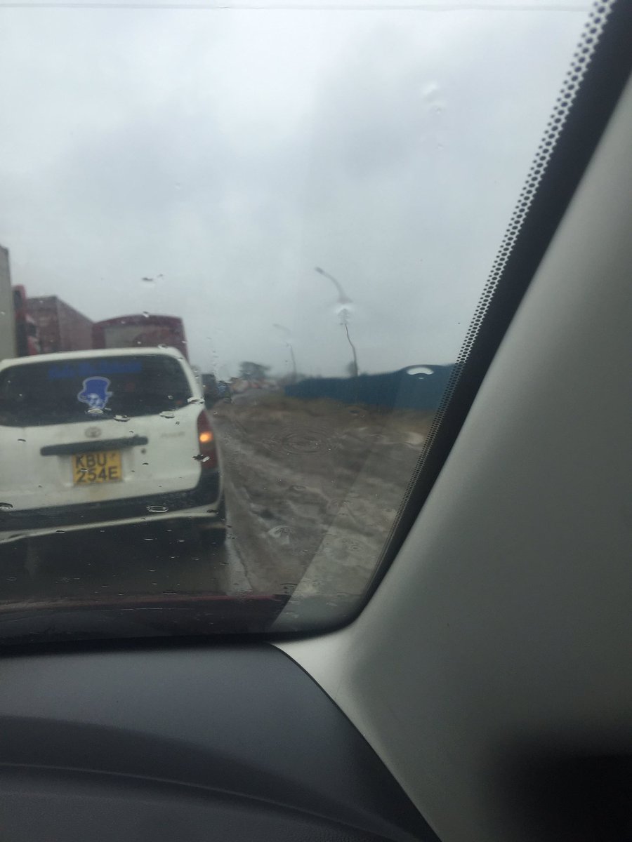 CelestChepkonga's tweet photo. @Ma3Route traffic at JKIA bridge heading to Syokimau. Accident at the bridge and police are on site. Traffic is on Gridlock Mombasa road outbound. Free flowing past the bridge. https://t.co/Ebxvm5wIAZ