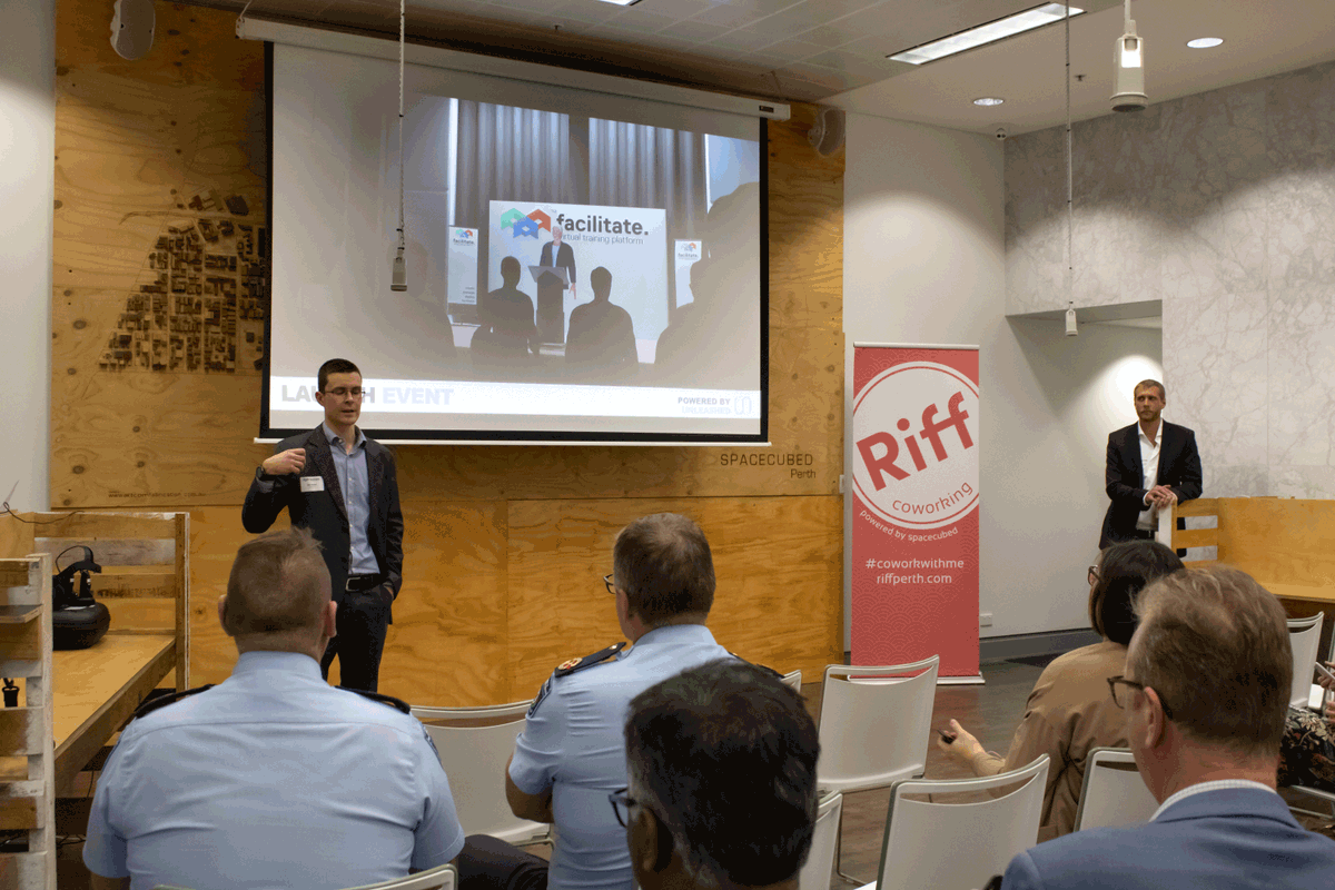 Facilitate tweet media