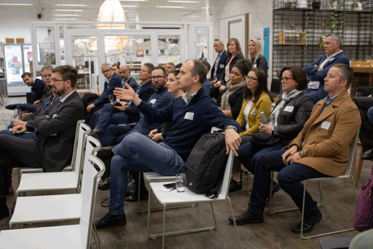 Facilitate tweet media