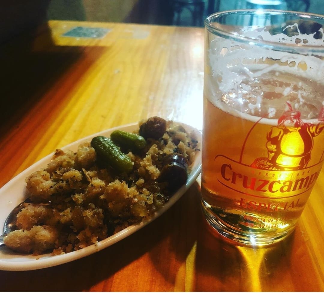 ¡Jaén y sus lugares míticos!🔝
¿Quién no se ha comido unas ricas migas acompañadas de su caña <a href="/Cruzcampo/">Cruzcampo #ConMuchoAcento</a> en Taberna 4 Esquinas?🤩

📷 <a href="/SupremoAOVE/">Supremo</a> 

#Bevald #Cerveza #Jaén #Hostelería #FuerzaBar
