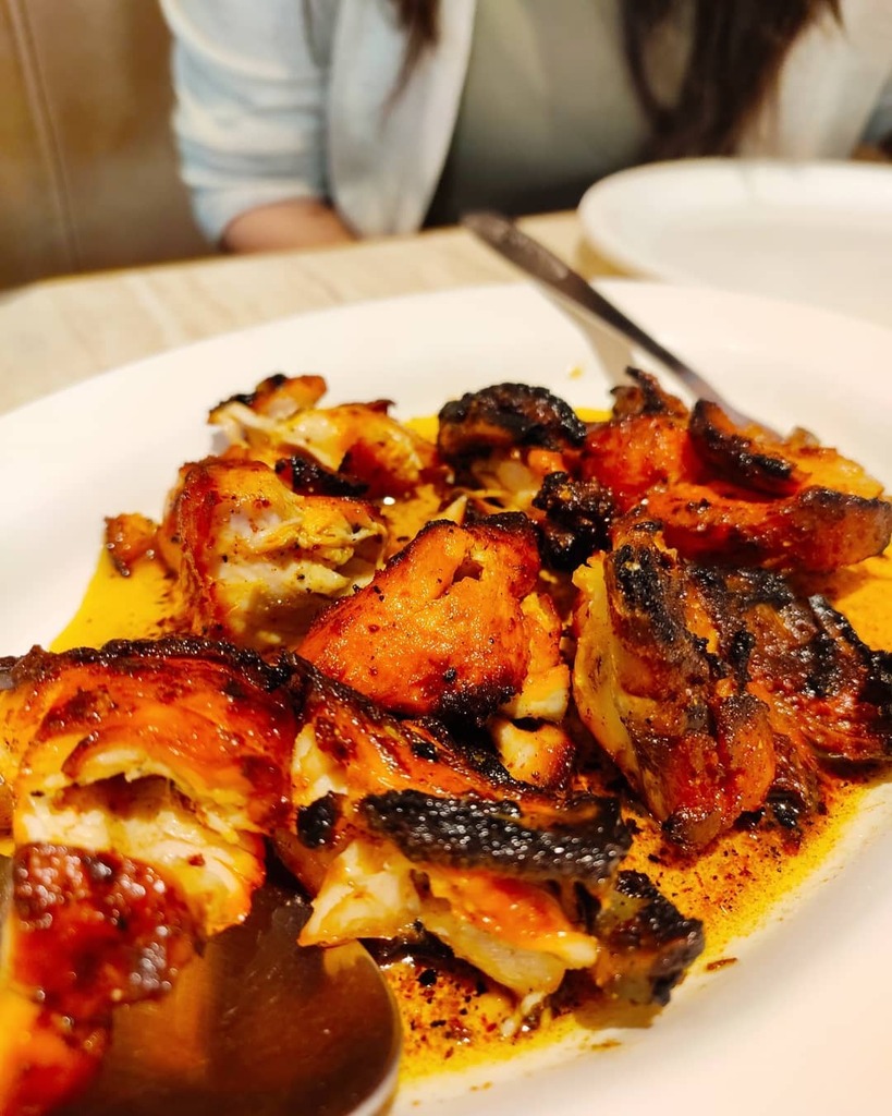 OnlyFooding's tweet photo. Throwback to this delicious Chicken brarra from Delhi zaika, Jogeshwari
.
.
Follow @onlyfooding for more such delicious fooding!!
.
.
#chicken #love #butterchicken #rumaliroti #butter #chickenbarra #eatingforinsta #thingstodomumbai #desi #foodtalkindia #… https://t.co/tkd6cd8sMk https://t.co/lwYbqu8JCb