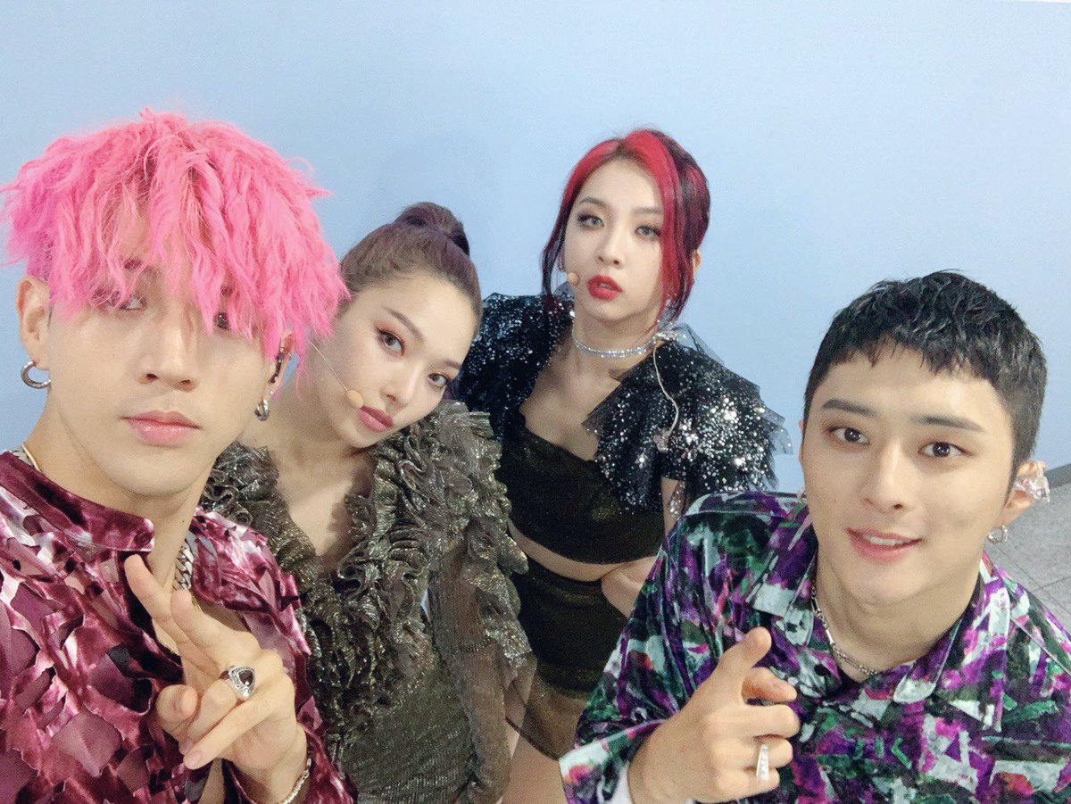 KARD_Official's tweet photo. [#KARD]
히든이들의 월요일을 책임지는 KARD😘
잠시 후 3시 30분 Pops in Seoul에서 만나요💜
▶️ https://t.co/2MDA6RxVnQ

* TV 본방사수는 오늘에서 내일로 넘어가는 12시 30분에 arirang TV에서❕

#BM #JSEPH #SOMIN #JIWOO
#카드 #비엠 #제이셉 #전소민 #전지우
#arirangTV #Pops_in_Seoul https://t.co/Mj2IgQdI4K