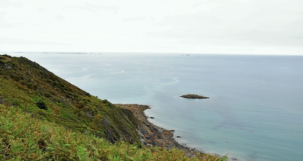 infostbrieuc Le projet d’extension mytilicole en baie de Saint-Brieuc suscite des inquiétudes: Perle de Binic, entreprise qui produit des moules sur corde dans la baie de Saint-Brieuc, souhaite multiplier sa production par quinze. Un projet qui interroge… dlvr.it/Rg6SBB