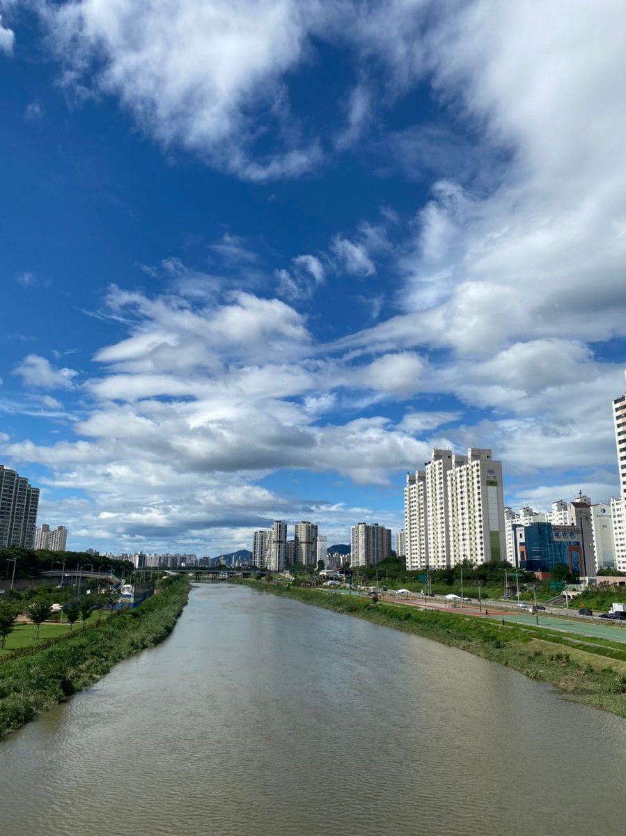 joeunedu's tweet image. #푸른_하늘의_날 #기후_위기 #생태전환교육
#Blue_sky
오늘은 국가기념일로 지정된 ‘제1회 푸른 하늘의 날’입니다.