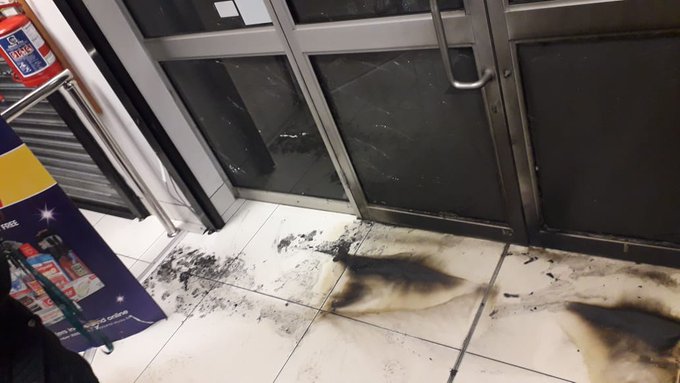 Sandett1703's tweet photo. Vhathu vhaya vhonelelwa shem, now who's going to suffer? Who stands to lose their jobs? What about poor casuals on a "no work no pay" contract? Let me also reserve my opinion on those clicks pictures before you tag my employer and go vandalize their buildings too https://t.co/hTL0azJmyM