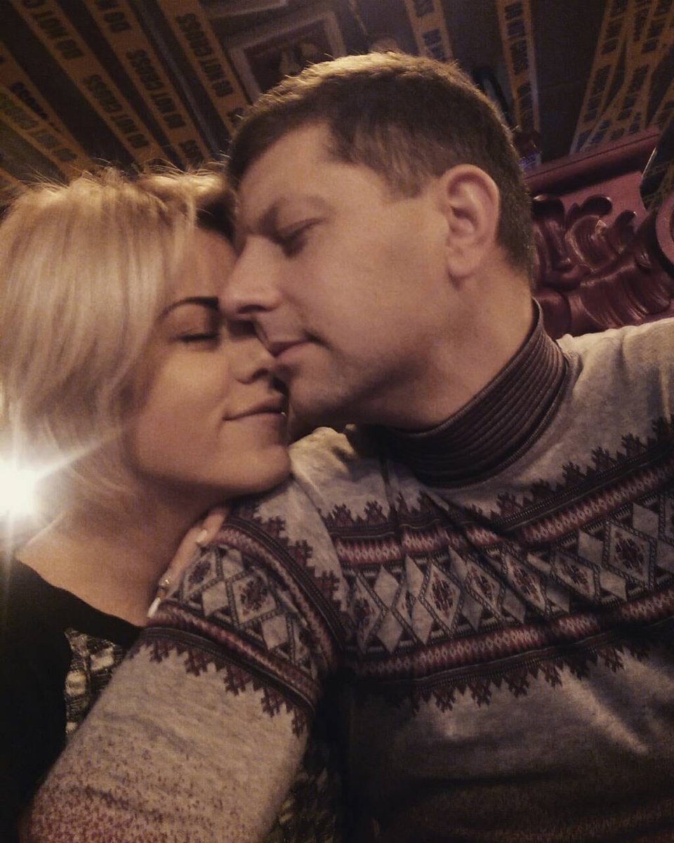 vadimluxx's tweet photo. 10 неймовірних років, де було всього по трохи. Були зустрічі, розставання, переїзди, чекання, зміна міст, від чого більшість втомлюються та розходяться. Можливо хтось, але не ми. У нас була наша мрія і наша планета Різдва, яка надихала нас і завжди вказувала шлях оди до одного. https://t.co/yvxiArLGyC