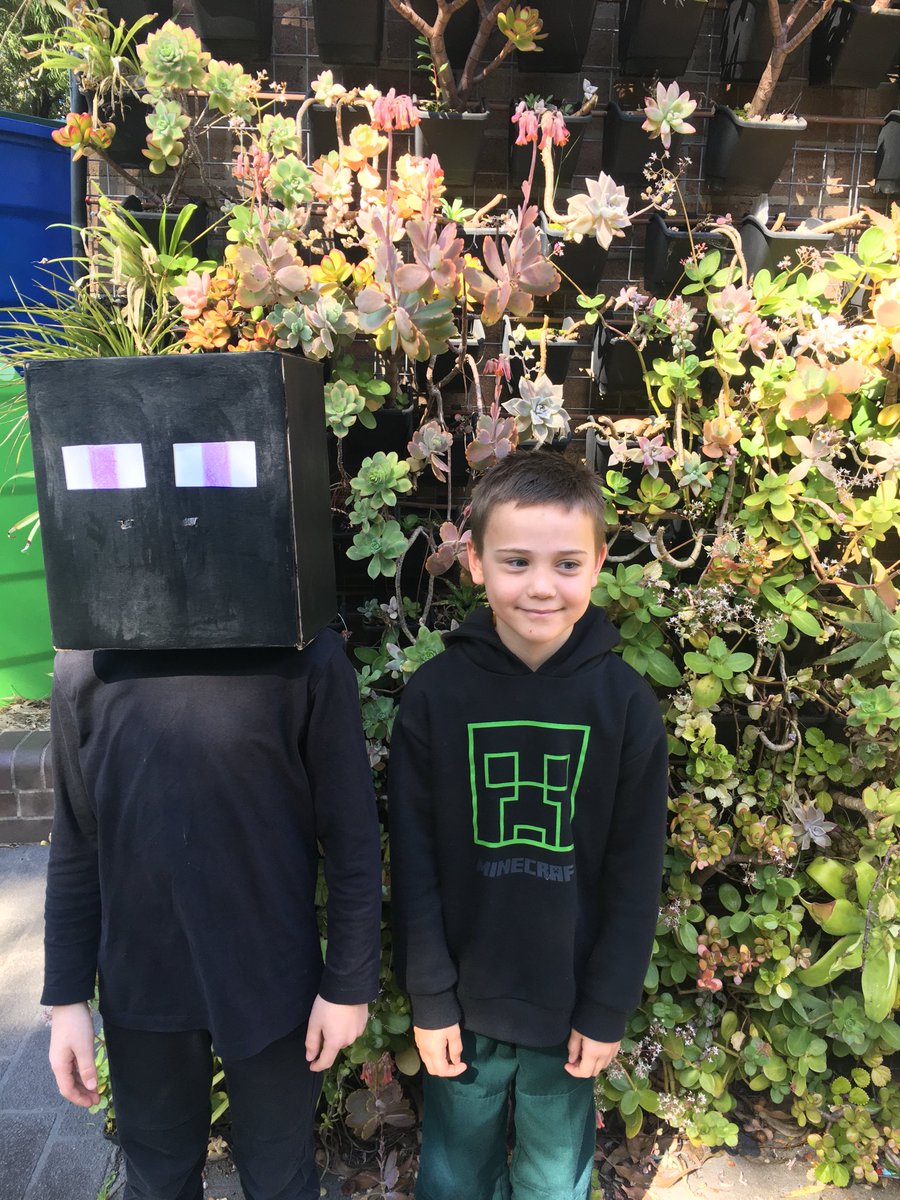KENSINGTONPS's tweet photo. A Creeper and an Enderman at KPS?? It must be Book Week !
#kps #favouritebookcharacter #bookweek #nswpublicschools #21b https://t.co/AWjgri0ahi