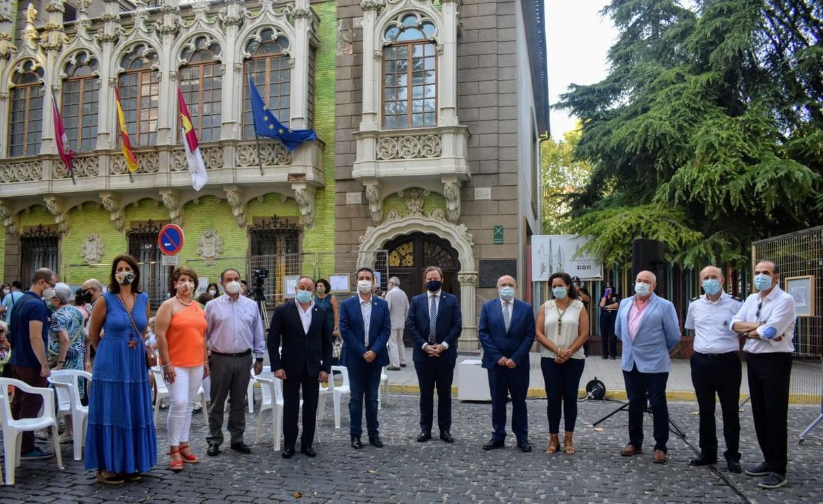 Aprecu's tweet photo. Nuestro querido @Museo_MCA  celebró su XVI aniversario.
Ayer, durante el acto conmemorativo la presidenta, Maria Pilar Jimenez, acompañada por directivos de la asociación reconoció la labor que realizan el personal que lo conforma por su impecable gestión y delicada dedicación. https://t.co/nhufhp4LTS