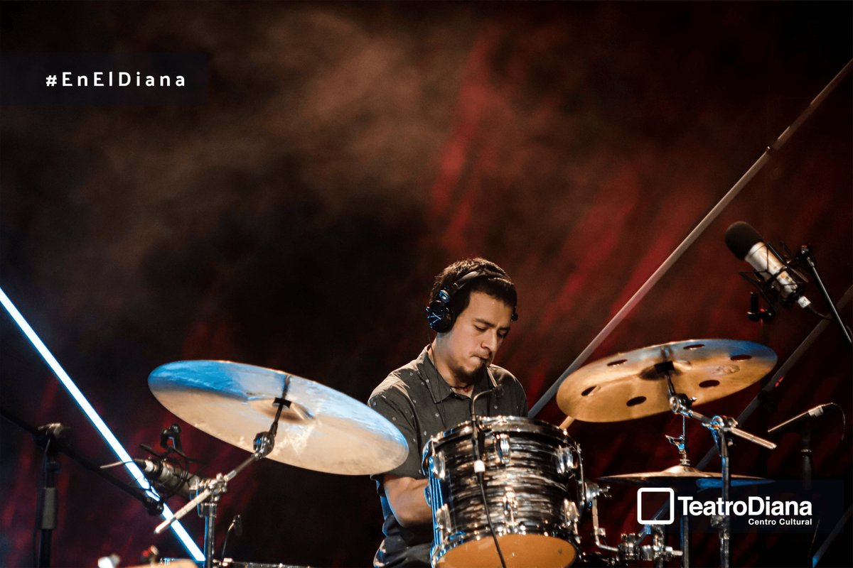 teatrodiana's tweet photo. @musicvirrey con producción de #stageonline  nos dió una gran experiencia. 

¿Estuvo en tu pantalla?

¡Coméntanos!
 
Aún puedes disfrutar de una gran propuesta musical.
 
https://t.co/hiEbagF1dV

#TeatroDiana #StageOnLine #VirreyMusic  #ElDianaEnLine https://t.co/dWOxsKtOy8