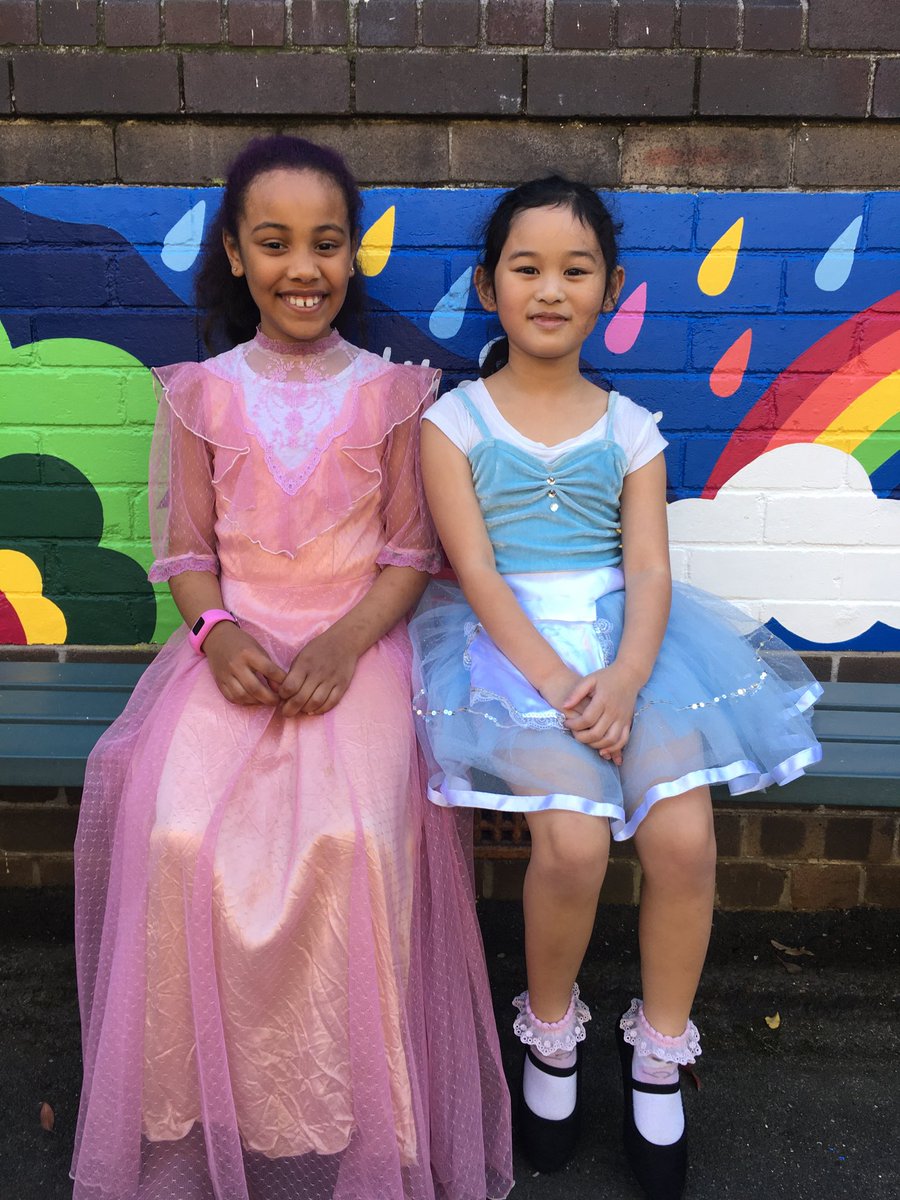 KENSINGTONPS's tweet photo. Just casually hanging around at school.
It must be Book Week !
#kps #favouritebookcharacter #bookweek #nswpublicschools #21b https://t.co/299lac9EEB