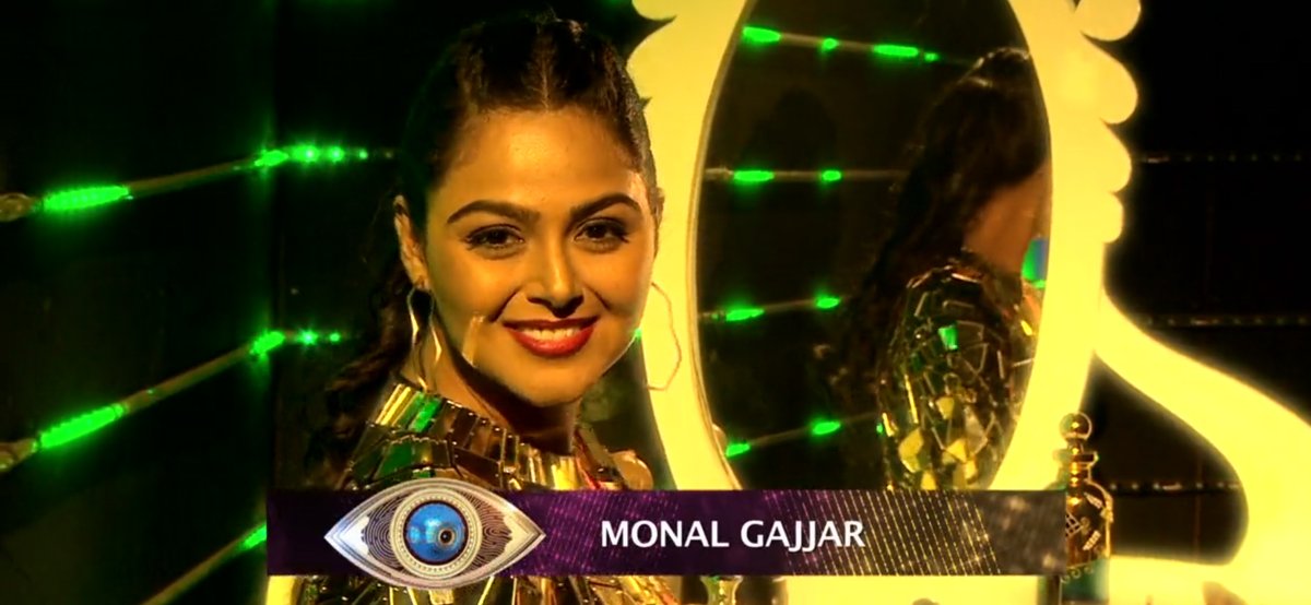 TeamMonal's tweet photo. #MonalGajjar #BiggBossTelugu4 Stage Performence #TeamMonalGajjar #TeamMonal #BiggBoss4Telugu BiggBoss4 https://t.co/IvW9rsVAUG