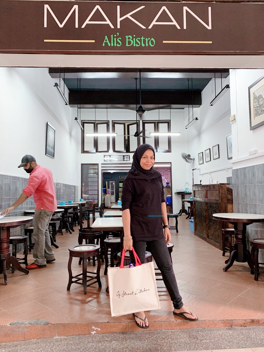 OwToTheZie's tweet photo. Thank you @NKlab_My bagi i bag pasar! Siap ada tulis #OGStreetKitchen comel sangat! Pastu warna pink!! https://t.co/fTww0OFM7s