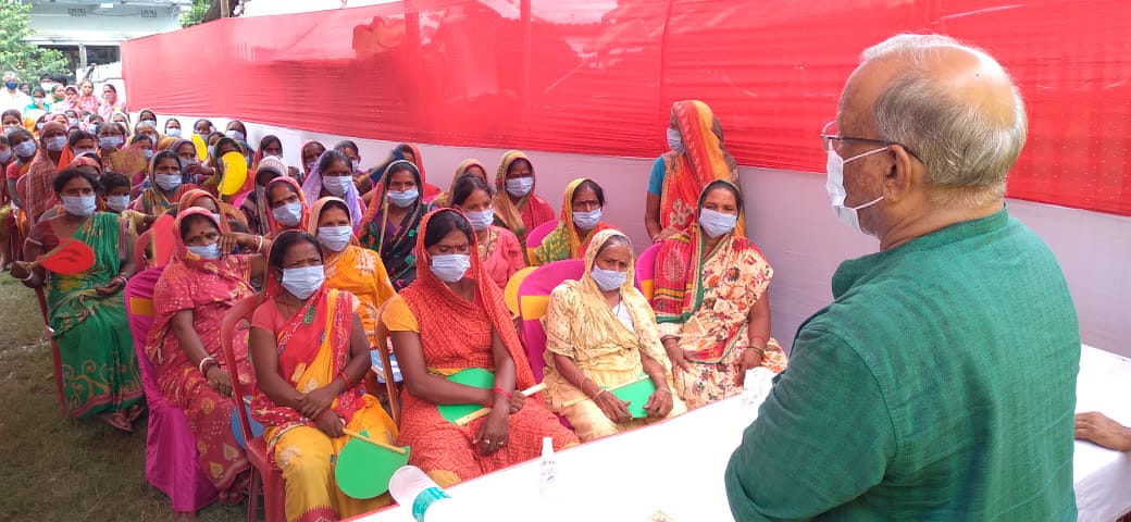 tarkishorepd's tweet photo. कटिहार नगर निगम के वार्ड संख्या 21 अंतर्गत विजय नगर में हेम जयसवाल के घर से दिवाकर भगत के घर तक पीसीसी पथ एवं पूर्व निर्मित नाला पर ढक्कन का निर्माण कार्य का शिलान्यास किया ।
"भाजपा पर भरोसा है"
#DevelopingKatihar #DevelopingBihar
#TransformingBihar #BjpWithBihar #Katihar https://t.co/zlXTG3GFeb
