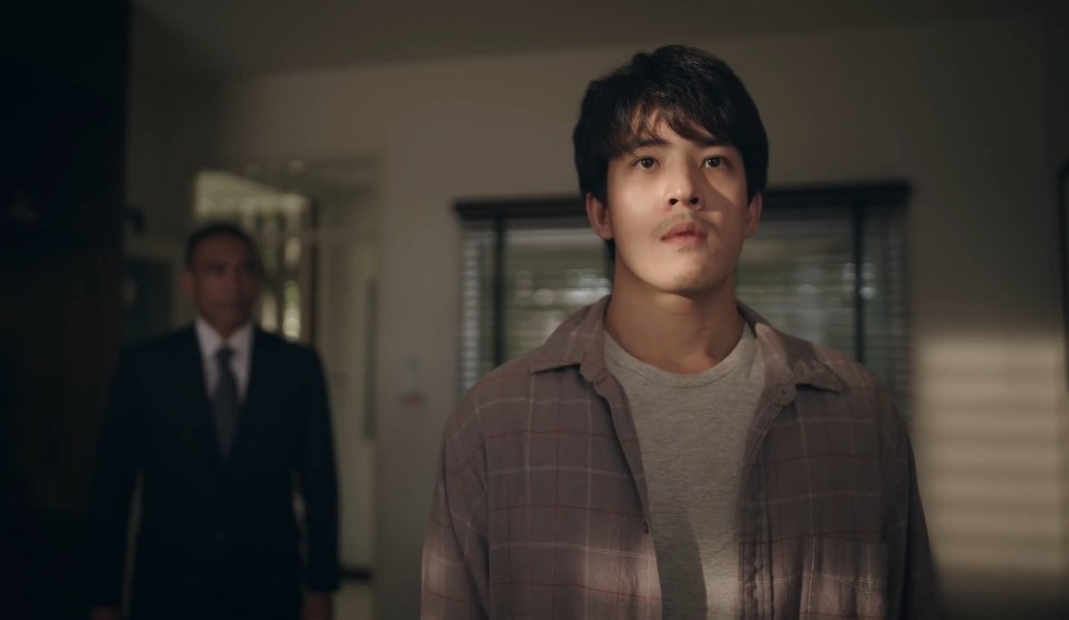 I can't help but felt pity on Mr. Pom upon seeing this scene. Clearly the constant manipulation of Supoj is already taking a toll on him physically and most probably mentally - given the number of times he uses his power not just on others but also on himself.