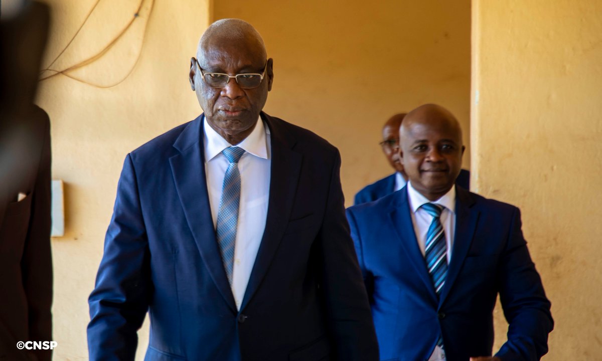 CNSP20's tweet photo. Actualité CNSP | #Audiences | #CourSuprême 

Le président du CNSP   reçoit en audience le président de la Cour Suprême,monsieur Wafi Ougadeye.
Au centre des échanges: la gestion des affaires courantes. https://t.co/xDIFVIg1Yu