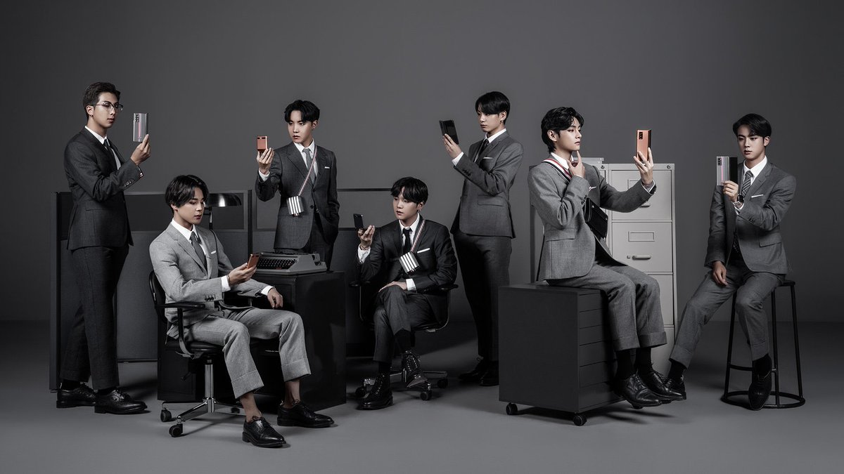 syubhoya's tweet photo. samsung: we believe in center yoongi supremacy https://t.co/rfX28bmdVd