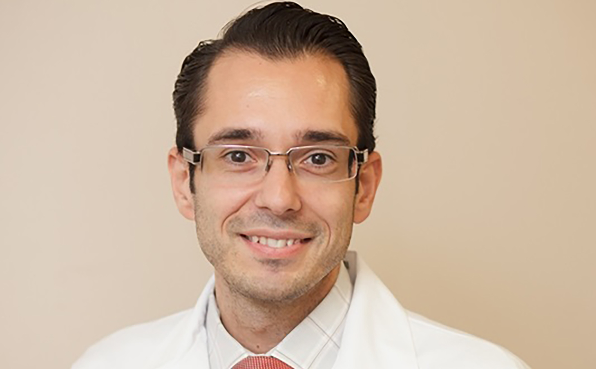 APMA's tweet photo. Andrew Pavelescu, DPM, provides life-changing care, and patients know it: “Through care and surgery, I went from seriously spraining my ankle once a month to being able to run 5Ks and live normally again.” Learn more: https://t.co/O3YBuyA6tg #gratefulpatient #stepintopodiatry https://t.co/Tg91Asw1mt