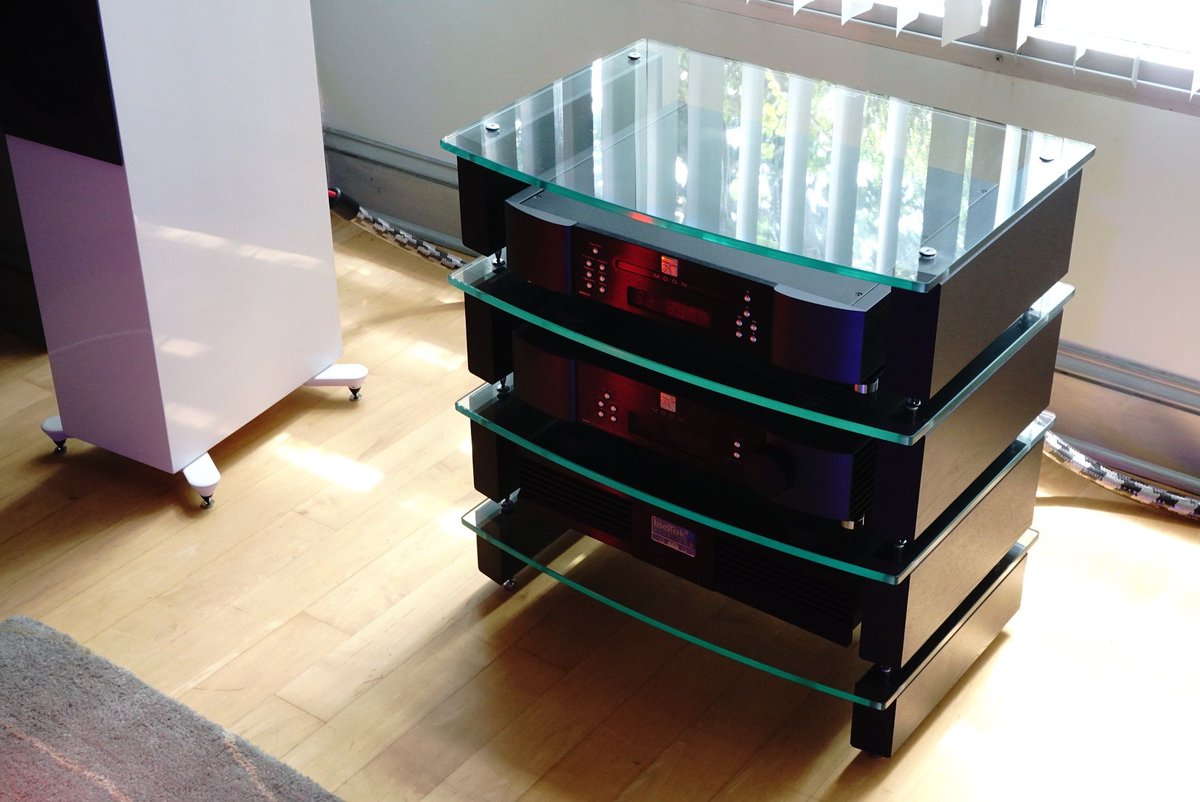 KemelaAudio's tweet photo. The Milan Reference from #customdesignuk is ideal regular full-size components, like Quad Electronics, REGA, Moon by Simaudio, and Melco. Shown here in Black hardwood finish and clear 10mm tempered glass.
Visit our new website for more info: https://t.co/N3VGkPDEMn https://t.co/hLBaKQQ14Q