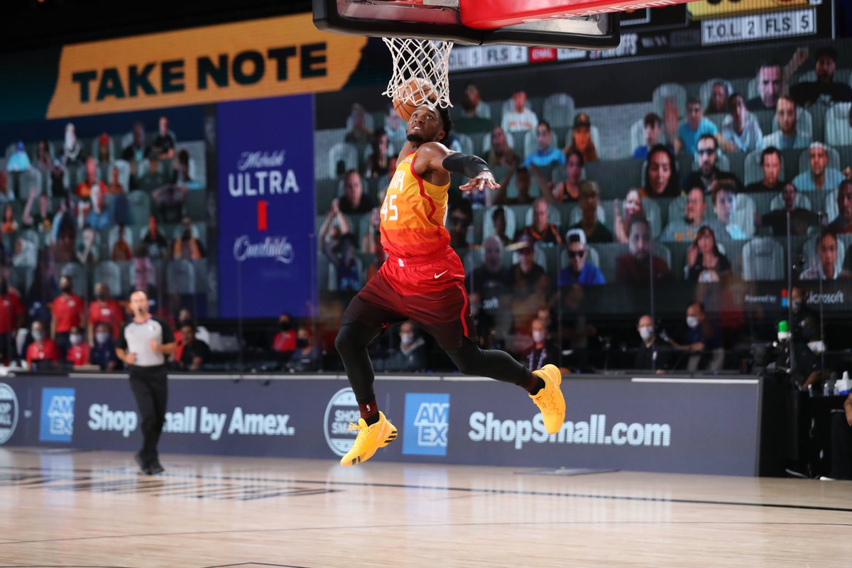 CBSSportsHQ's tweet image. Happy 24th Birthday to Donovan Mitchell 🕷

Mitchell's numbers in the Jazz's first-round series were INSANE:

36.3 PPG | 52.9 FG% | 51.6 3P% | 94.8 FT%

Future is looking good in Utah #takenote